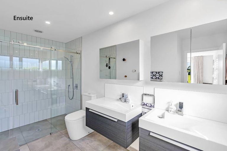 Photo of property in 1037 State Highway 1, Te Horo, Otaki, 5581