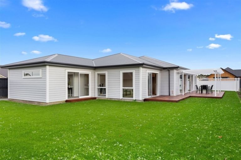 Photo of property in 29 Valour Drive, Rangiora, 7400