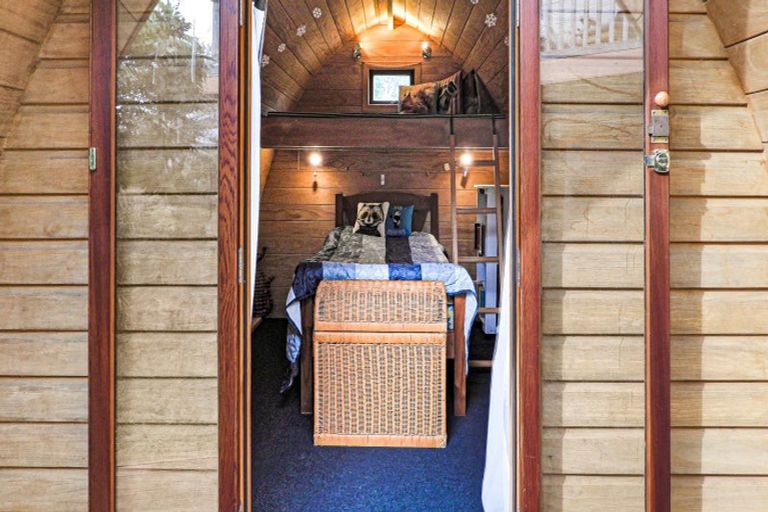 Photo of property in 1931 Parewanui Road, Parewanui, Bulls, 4894