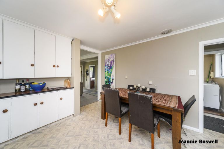 Photo of property in 6 Pukatea Place, Milson, Palmerston North, 4414