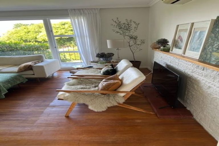 Photo of property in 2 Hillside Terrace, Saint Johns Hill, Whanganui, 4500