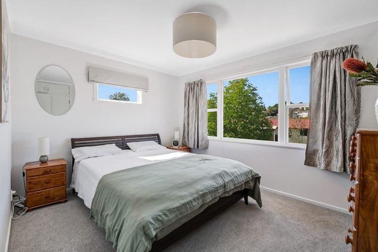 Photo of property in 39 Totaravale Drive, Totara Vale, Auckland, 0629