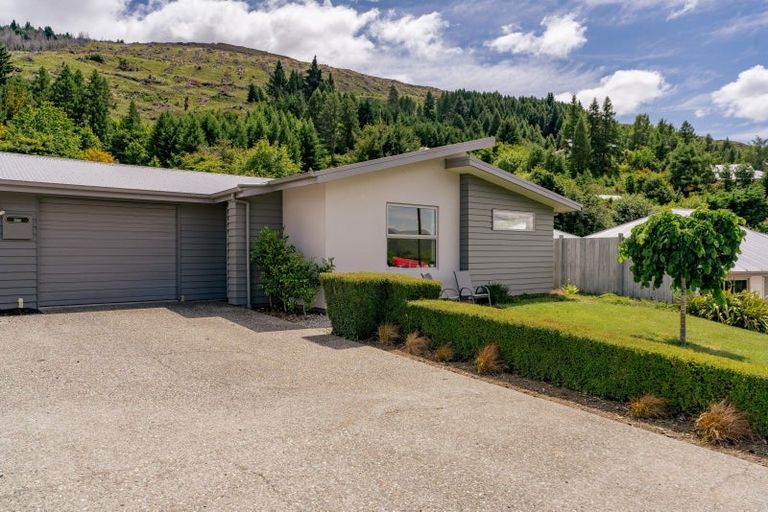 Photo of property in 26 Harrys Close, Arthurs Point, Queenstown, 9371