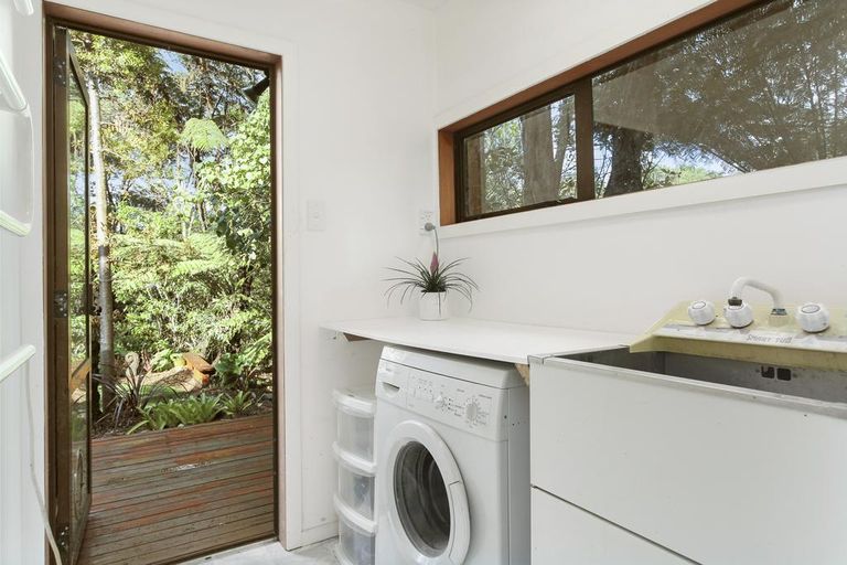 Photo of property in 1048 Scenic Drive North, Swanson, Auckland, 0816