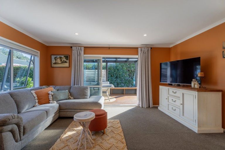 Photo of property in 56 Hahei Beach Road, Hahei, Whitianga, 3591