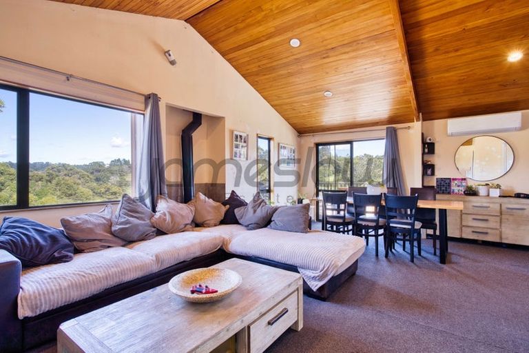 Photo of property in 136 Chamberlain Road, Massey, Auckland, 0614