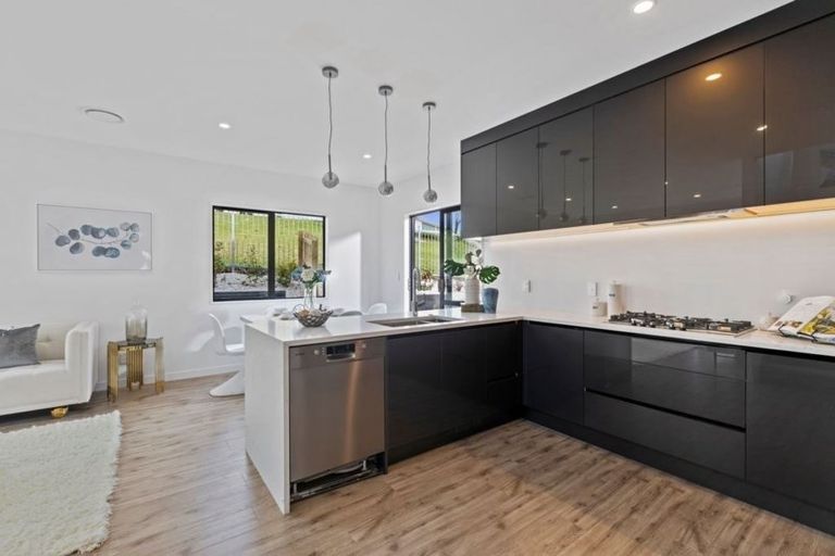 Photo of property in 31a Weatherly Road, Torbay, Auckland, 0630