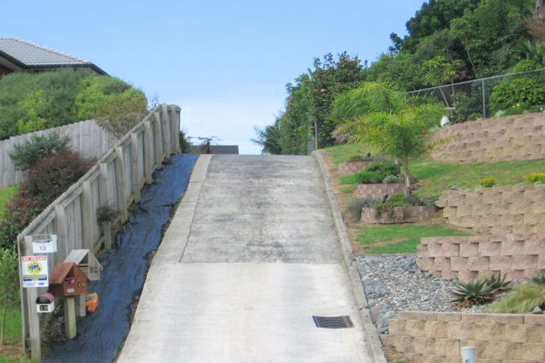 Photo of property in 13 Maidstone Place, Oteha, Auckland, 0632