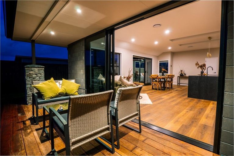 Photo of property in 6 Oliver O'leary Way, Westown, New Plymouth, 4310