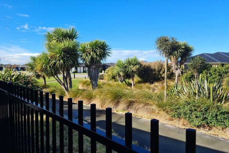 Photo of property in 6 Lussa Close, Broomfield, Christchurch, 8042