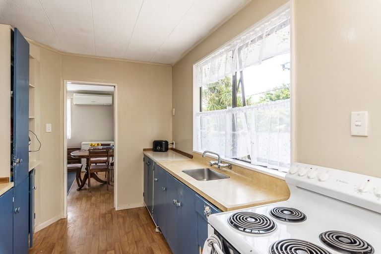 Photo of property in 12 Moa Road, Raumati Beach, Paraparaumu, 5032