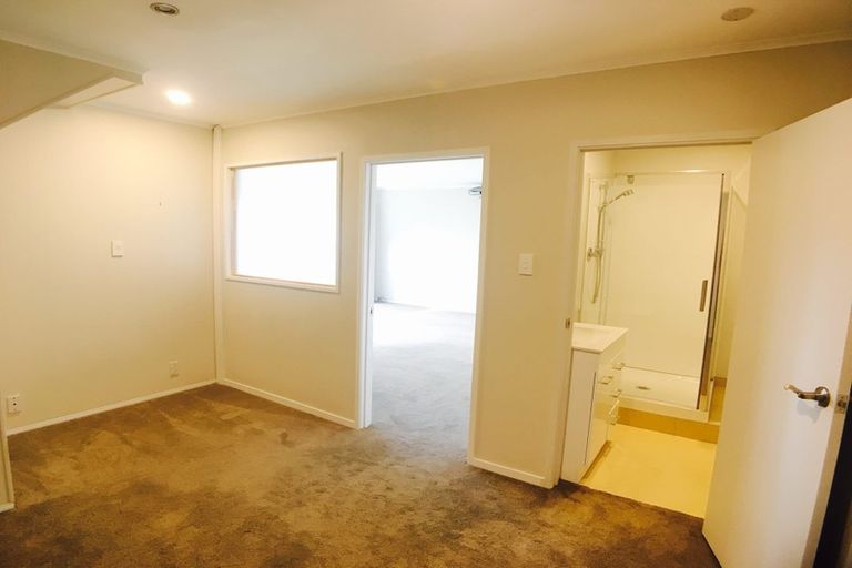 Photo of property in 24 Lexington Drive, Botany Downs, Auckland, 2010