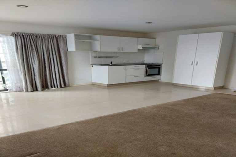 Photo of property in 9 Mcwhirters Farm Lane, Massey, Auckland, 0614