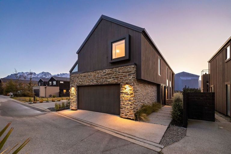 Photo of property in 10 Soudley Court, Jacks Point, Queenstown, 9371