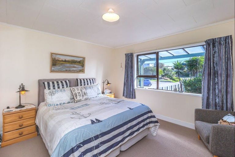 Photo of property in 22 Kent Avenue, Waitarere Beach, Levin, 5510