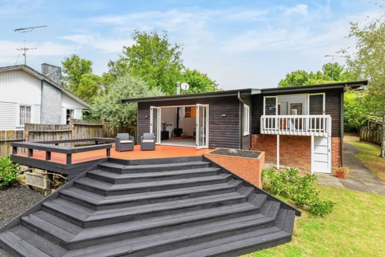 Photo of property in 12 Grove Lane, Kelvin Heights, Queenstown, 9300