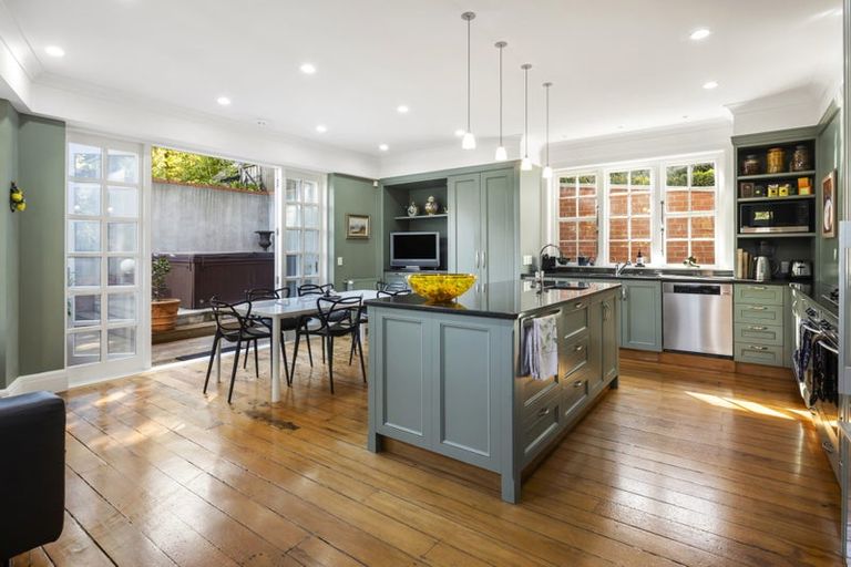 Photo of property in 12 Easdale Street, Kelburn, Wellington, 6012