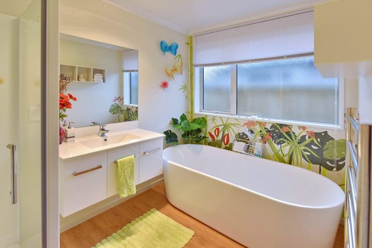 Photo of property in 26 Solander Road, Pegasus, 7612