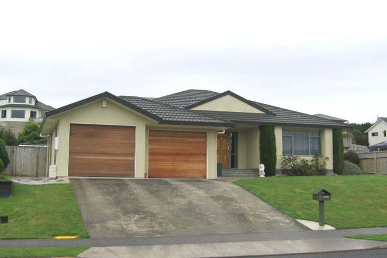 Photo of property in 18 Birkinshaw Grove, Riverstone Terraces, Upper Hutt, 5018