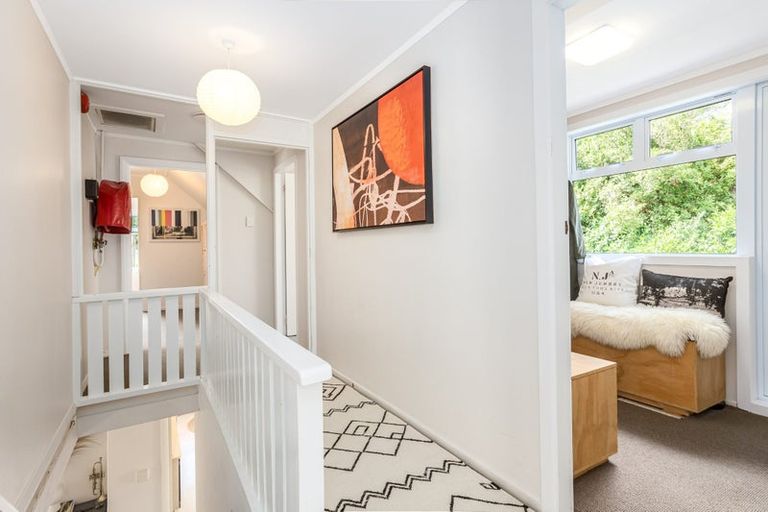 Photo of property in 28 Black Rock Road, Newlands, Wellington, 6037