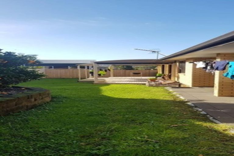 Photo of property in 19 Lieshout Way, Pukekohe, 2120