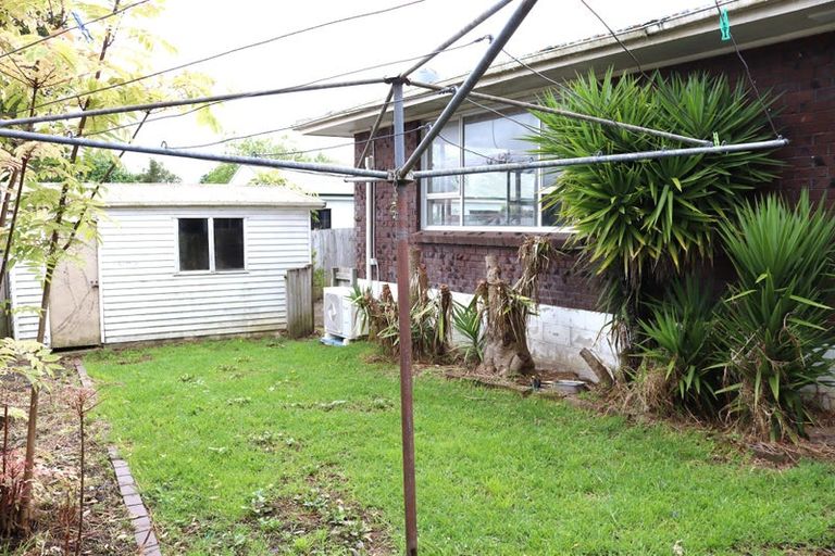 Photo of property in 2/199 Henderson Valley Road, Henderson, Auckland, 0612