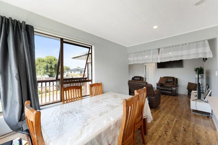 Photo of property in 21 Sharland Avenue, Manurewa, Auckland, 2102