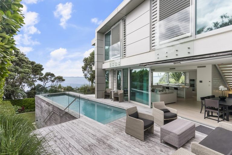 Photo of property in 11a Bournemouth Terrace, Murrays Bay, Auckland, 0630