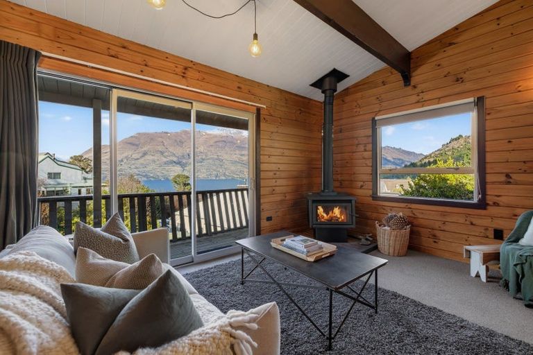 Photo of property in 16 Williams Street, Sunshine Bay, Queenstown, 9300