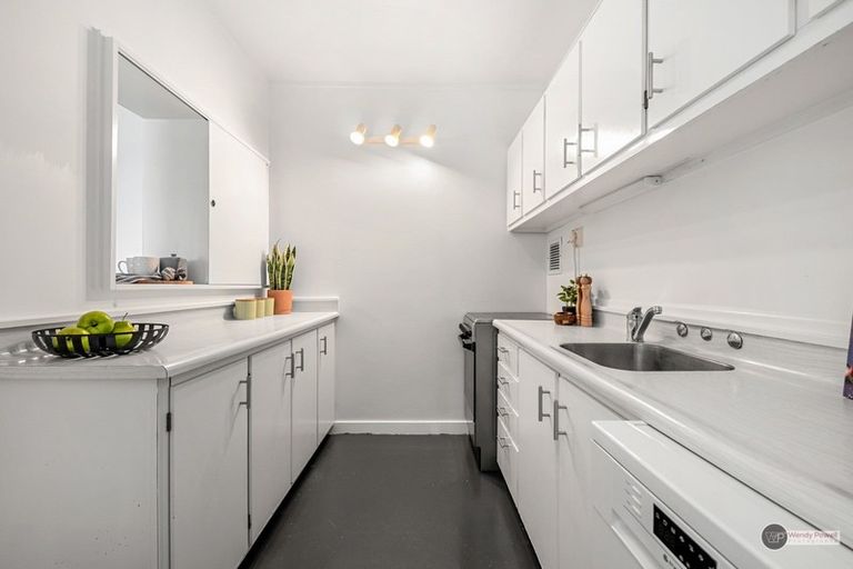 Photo of property in Hobson Court Flats, 47/70 Hobson Street, Thorndon, Wellington, 6011