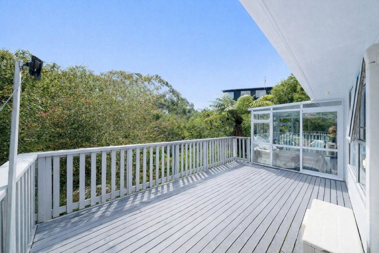 Photo of property in 4 Rokewa Way, Paparangi, Wellington, 6037