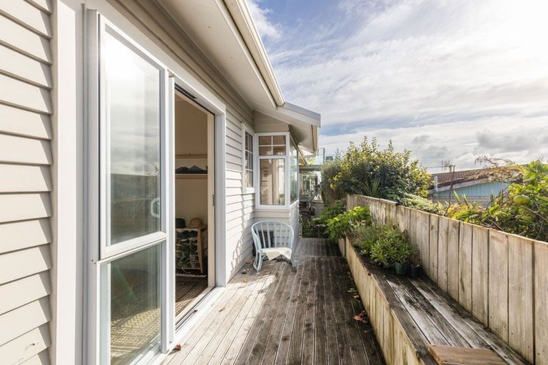 Photo of property in 42 Octavius Place, New Plymouth, 4312