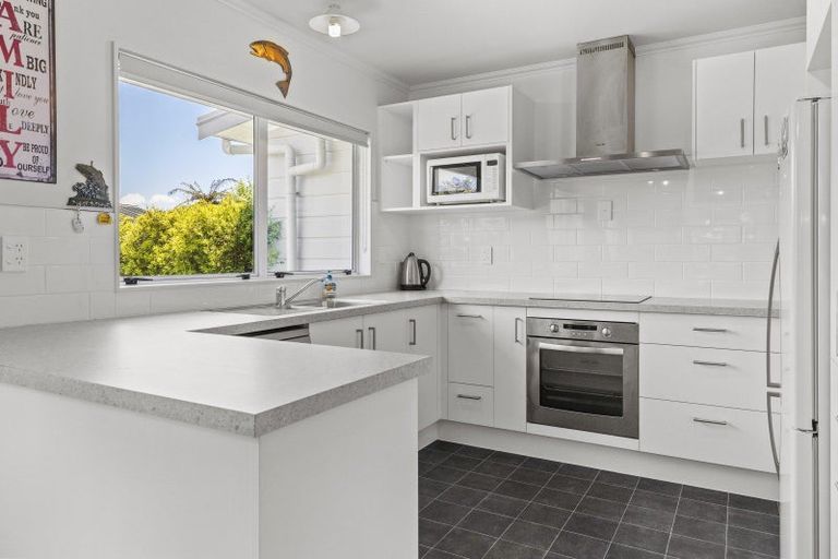 Photo of property in 8 Haines Grove, Rainbow Point, Taupo, 3330