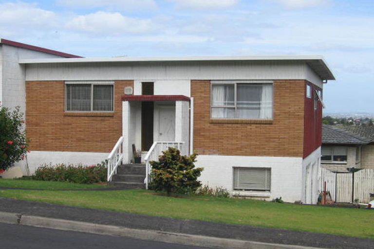 Photo of property in 1/10 Girrahween Drive, Totara Vale, Auckland, 0629