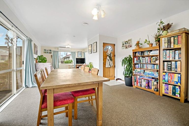 Photo of property in 30a Royton Avenue, Mangere East, Auckland, 2024