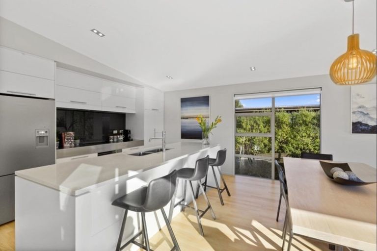 Photo of property in 73 Oregon Drive, Kelvin Heights, Queenstown, 9300