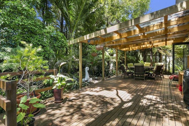 Photo of property in 11 Stanley Road, Glenfield, Auckland, 0629