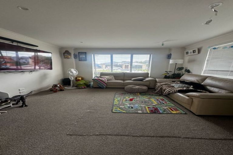 Photo of property in 3 Opouatu Avenue, Glenbrook, 2681