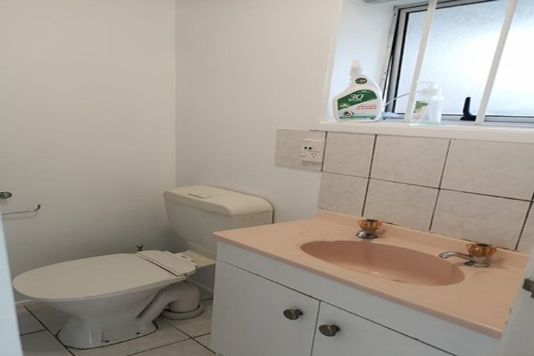 Photo of property in 66 Alexander Street, Cockle Bay, Auckland, 2014