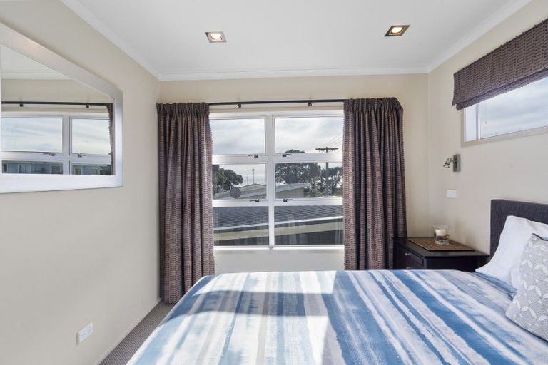 Photo of property in 68 Sixth Avenue, Urenui, 4377