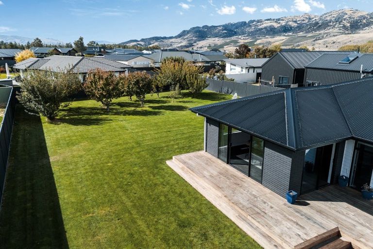 Photo of property in 30 Ethereal Crescent, Mount Pisa, Cromwell, 9383