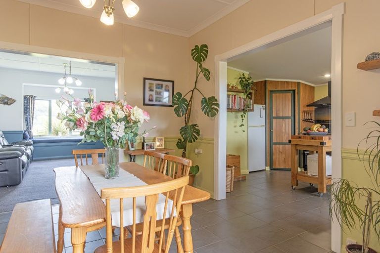 Photo of property in 978 Pourerere Road, Omakere, Waipawa, 4271