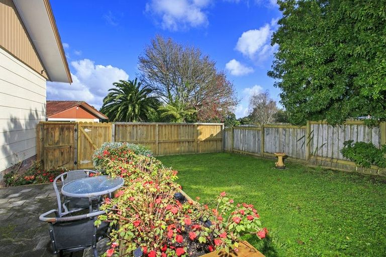 Photo of property in 17 Cunliffe Place, Glenfield, Auckland, 0629