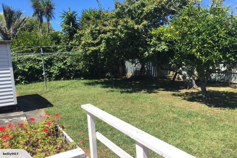 Photo of property in 16 Oliver Twist Avenue, Mellons Bay, Auckland, 2014