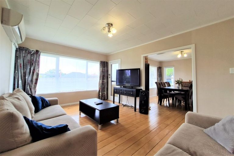 Photo of property in 1/47 Clevedon Road, Papakura, 2110