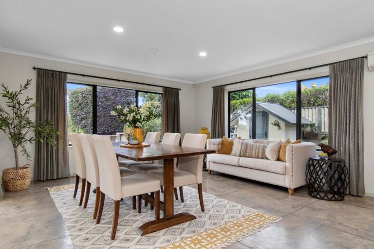 Photo of property in 14 Olive Close, Omokoroa, 3114