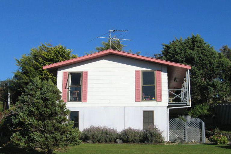 Photo of property in 7 Whitechapel Grove, Stokes Valley, Lower Hutt, 5019
