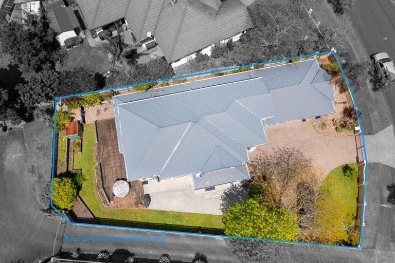 Photo of property in 11 Rosetti Rise, West Harbour, Auckland, 0618