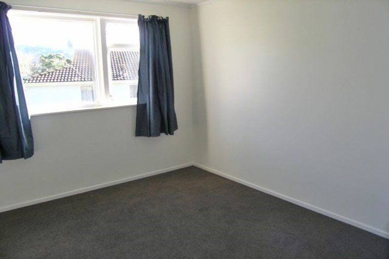 Photo of property in 40 Edelweiss Grove, Timberlea, Upper Hutt, 5018