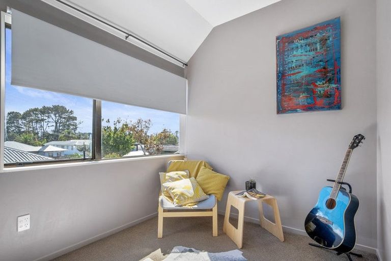 Photo of property in 1/283 Royal Road, Massey, Auckland, 0614